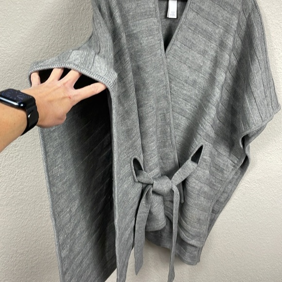 New Kate Spade Texture Stripe Belted Ruana Cape Cardigan One Size Wool Gray - Picture 3 of 10